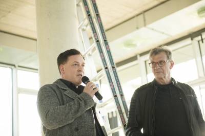 Alexander Dohnt stellt seinen neue Skybar vor