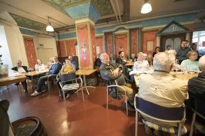 Interessierte Zuhöhrer bei der Vorstellung der Kandidatinnen und Kandidaten der CDU
