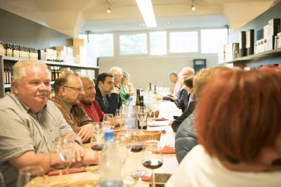 Geselliger Ausklang im Weinmarkt Grieser